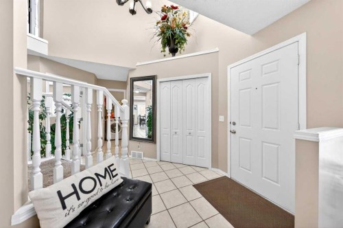 238 Royal Birch View Nw, Calgary, AB - Indoor Photo Showing Other Room