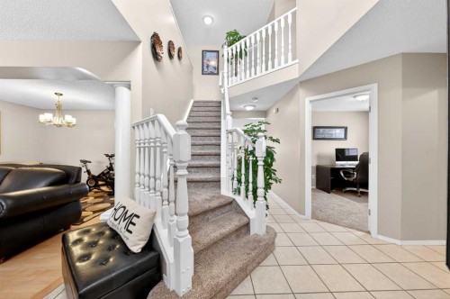 238 Royal Birch View Nw, Calgary, AB - Indoor Photo Showing Other Room