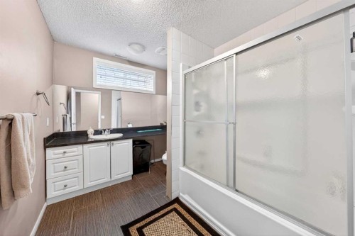 238 Royal Birch View Nw, Calgary, AB - Indoor Photo Showing Bathroom