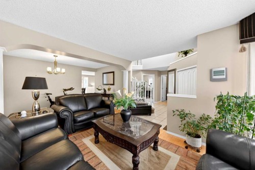 238 Royal Birch View Nw, Calgary, AB - Indoor Photo Showing Living Room