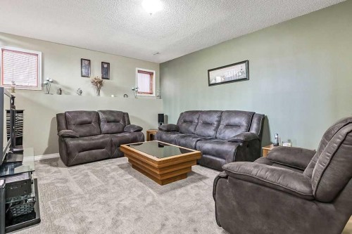 141 Shawfield Way Sw, Calgary, AB - Indoor Photo Showing Living Room