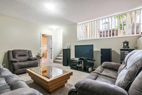 141 Shawfield Way Sw, Calgary, AB - Indoor Photo Showing Living Room