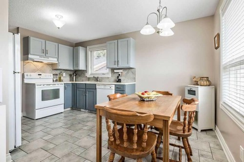 141 Shawfield Way Sw, Calgary, AB - Indoor