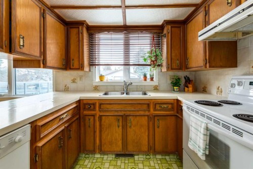 68 Silver Ridge Court Nw, Calgary, AB - Indoor Photo Showing Kitchen With Double Sink