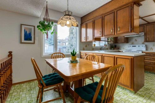 68 Silver Ridge Court Nw, Calgary, AB - Indoor Photo Showing Dining Room