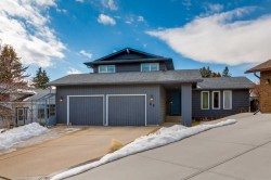 68 Silver Ridge Court NW Calgary, AB T3B 4V5