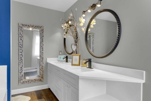 14 Inverness Close Se, Calgary, AB - Indoor Photo Showing Bathroom