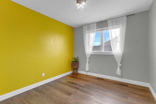 14 Inverness Close Se, Calgary, AB - Indoor Photo Showing Other Room
