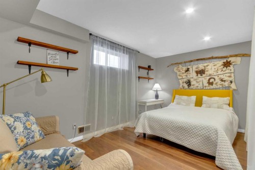 14 Inverness Close Se, Calgary, AB - Indoor Photo Showing Bedroom