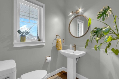 14 Inverness Close Se, Calgary, AB - Indoor Photo Showing Bathroom