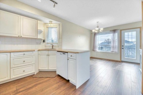 27 Aspen Creek Way, Strathmore, AB - Indoor Photo Showing Kitchen
