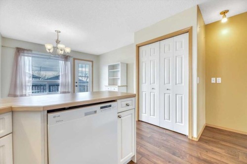 27 Aspen Creek Way, Strathmore, AB - Indoor Photo Showing Kitchen