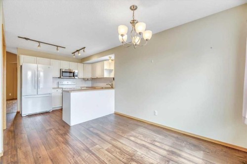 27 Aspen Creek Way, Strathmore, AB - Indoor Photo Showing Kitchen