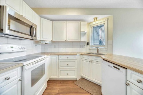 27 Aspen Creek Way, Strathmore, AB - Indoor Photo Showing Kitchen