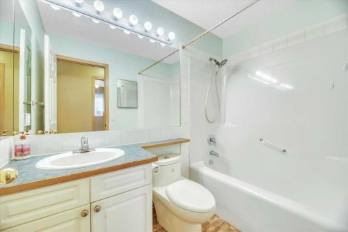 27 Aspen Creek Way, Strathmore, AB - Indoor Photo Showing Bathroom