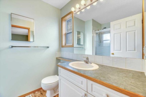 27 Aspen Creek Way, Strathmore, AB - Indoor Photo Showing Bathroom