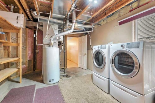 27 Aspen Creek Way, Strathmore, AB - Indoor Photo Showing Laundry Room