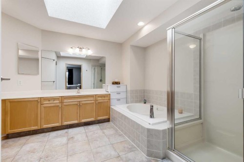 96 Chapala Square Se, Calgary, AB - Indoor Photo Showing Bathroom