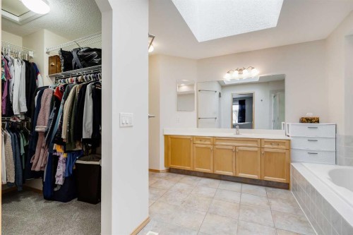 96 Chapala Square Se, Calgary, AB - Indoor Photo Showing Bathroom
