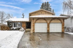 511 Woodpark Crescent SW Calgary, AB T2W 2S1