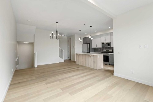 12 Waterford Glen, Chestermere, AB - Indoor Photo Showing Kitchen