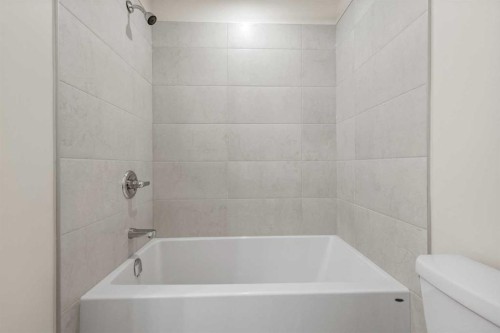 12 Waterford Glen, Chestermere, AB - Indoor Photo Showing Bathroom