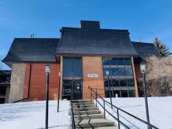 2106-4001B 49 Street NW Calgary, AB T3A 2C9