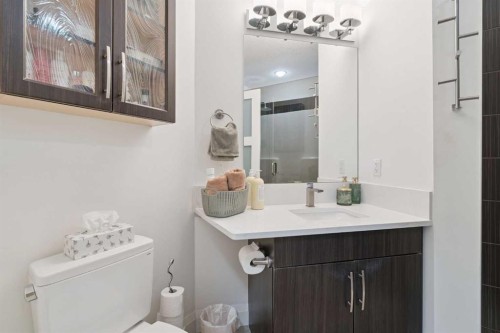 2410-15 Sunset Square, Cochrane, AB - Indoor Photo Showing Bathroom