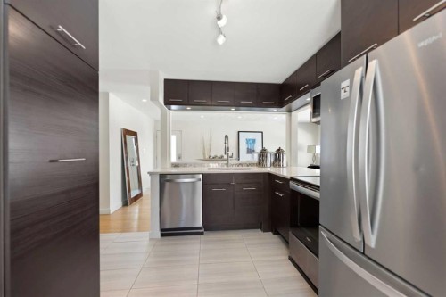 38 Westwood Drive Sw, Calgary, AB - Indoor Photo Showing Kitchen With Stainless Steel Kitchen With Upgraded Kitchen