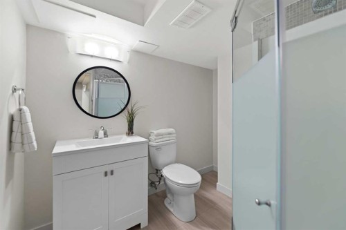 38 Westwood Drive Sw, Calgary, AB - Indoor Photo Showing Bathroom