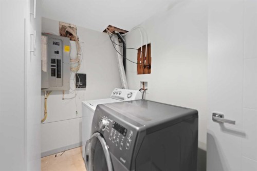 38 Westwood Drive Sw, Calgary, AB - Indoor Photo Showing Laundry Room