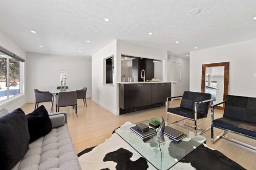 38 Westwood Drive Sw, Calgary, AB - Indoor Photo Showing Living Room