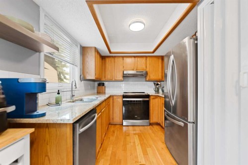 79 Macewan Meadow Rise Nw, Calgary, AB - Indoor Photo Showing Kitchen