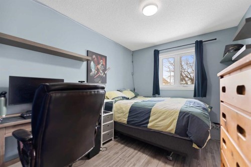 79 Macewan Meadow Rise Nw, Calgary, AB - Indoor Photo Showing Bedroom