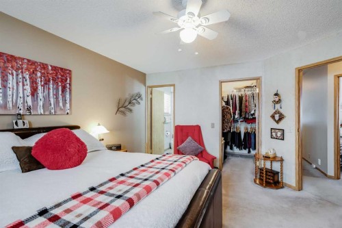 374 Martindale Boulevard Ne, Calgary, AB - Indoor Photo Showing Bedroom