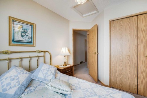 374 Martindale Boulevard Ne, Calgary, AB - Indoor Photo Showing Bedroom