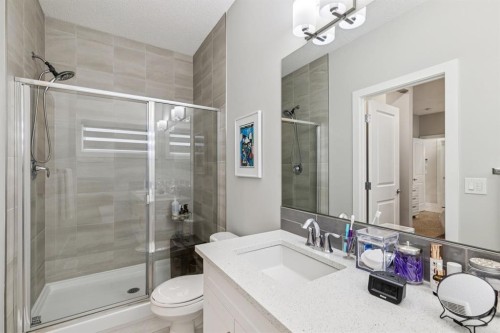 103 Walgrove Green Se, Calgary, AB - Indoor Photo Showing Bathroom