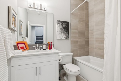 103 Walgrove Green Se, Calgary, AB - Indoor Photo Showing Bathroom