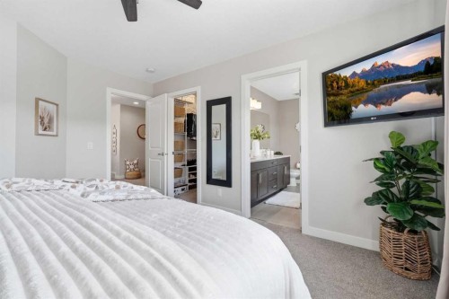 141 Willow Park, Cochrane, AB - Indoor Photo Showing Bedroom
