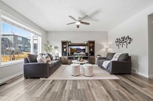 141 Willow Park, Cochrane, AB - Indoor Photo Showing Living Room