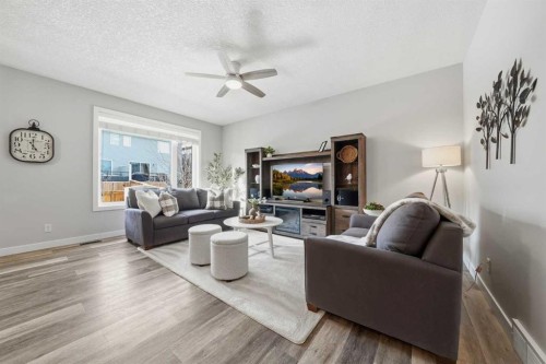 141 Willow Park, Cochrane, AB - Indoor Photo Showing Living Room