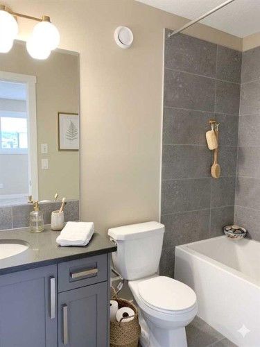 152 Crimson Ridge Place, Calgary, AB - Indoor Photo Showing Bathroom