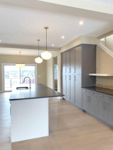 152 Crimson Ridge Place, Calgary, AB - Indoor Photo Showing Kitchen
