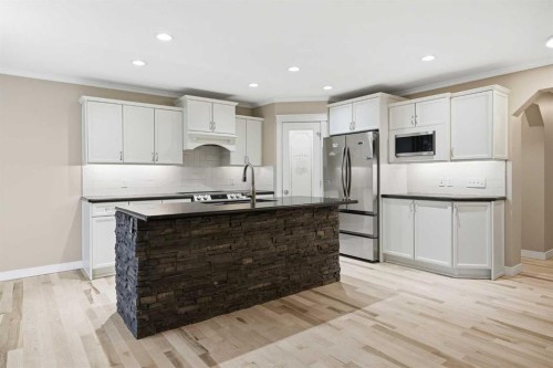 275 Chapalina Terrace Se, Calgary, AB - Indoor Photo Showing Kitchen