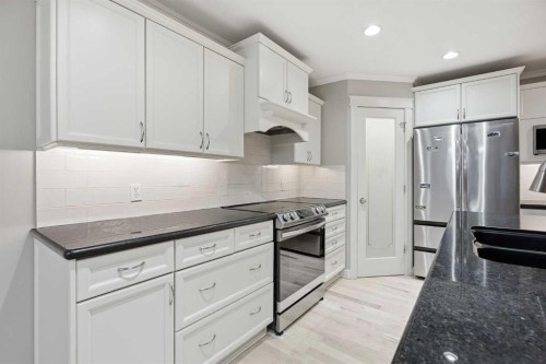 275 Chapalina Terrace Se, Calgary, AB - Indoor Photo Showing Kitchen
