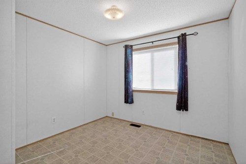 125 Erin Woods Circle Se, Calgary, AB - Indoor Photo Showing Other Room