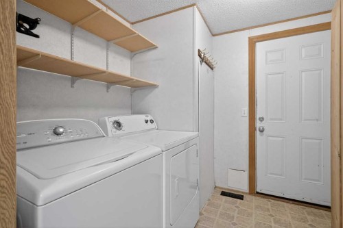 125 Erin Woods Circle Se, Calgary, AB - Indoor Photo Showing Laundry Room