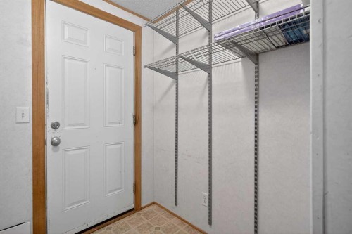 125 Erin Woods Circle Se, Calgary, AB - Indoor Photo Showing Other Room