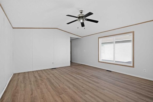 125 Erin Woods Circle Se, Calgary, AB - Indoor Photo Showing Other Room