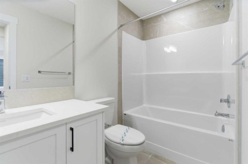 358 Corner Glen Way Ne, Calgary, AB - Indoor Photo Showing Bathroom